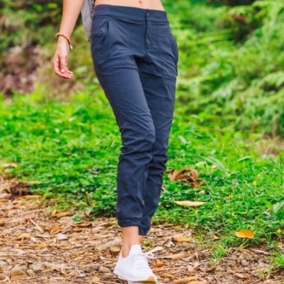 Athleta Trekkie Hike Pant Black 